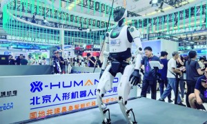具身智能应用场景“遍地开花” 业内预计2026年或为量产元年
