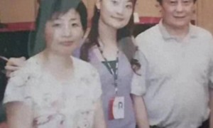 宗庆后杜建英香港出差，竟同住一间房！原配施幼珍当时还蒙在鼓里