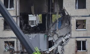 17万俄军压境红军城，乌军白天在地下阵地保存实力，夜晚与俄军巷战，泽连斯基遭重创