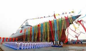 新舰难产、旧舰“腮腺炎”，美国苦干5年，才发现055大驱无法超越