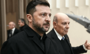 俄军宣布攻克红军城，大批乌军尸横遍野，普京亲自视察前线：乌军这是白白送死！