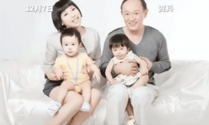 老戏骨金士杰60岁生了龙凤胎！如今带娃常被认成爷爷