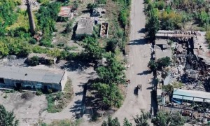 普京称包围红军城乌军，邀外媒去采访，乌克兰厉声警告：谁敢去红军城试试！