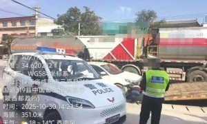 陕西一交警驾驶无牌警车上路执法，警方：涉事车辆已封存，待车牌办理完毕再使用