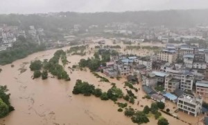 湖南龙山县暴雨成灾致37名中考生缺考，一小区3人在地下车库失联