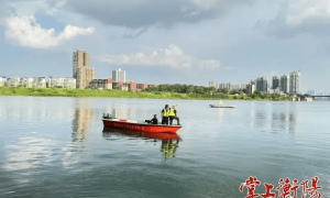 潜水爱好者在湘江发现长80cm“铁疙瘩”！警方：高度疑似航空炸弹，紧急调派专业人员和设备赶赴现场