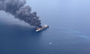 一货轮在印度海域爆炸，已有12名中国船员获救