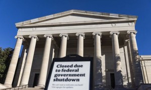 美国联邦政府关门已“满月”,为什么两党还不急