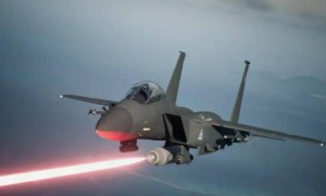 央视官宣!歼-11搭载2门激光炮,可“烤化”敌方导弹,就问怕不怕